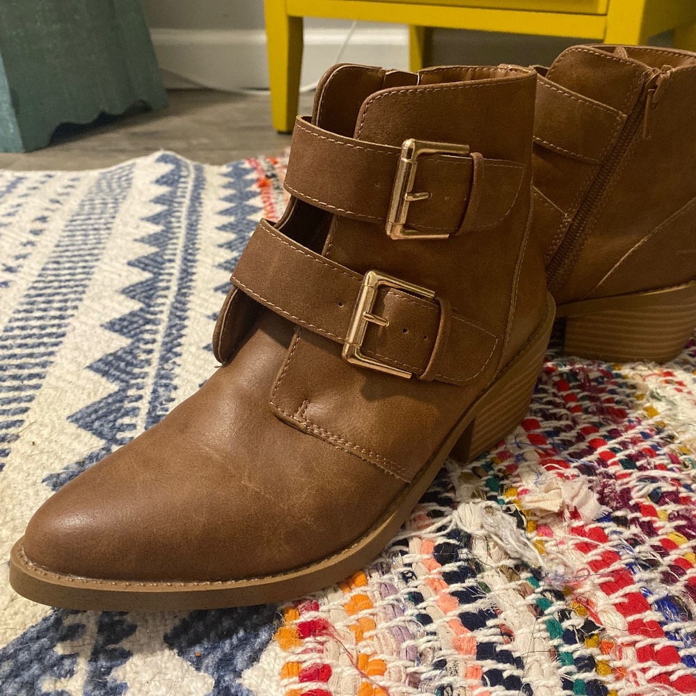Girls boots